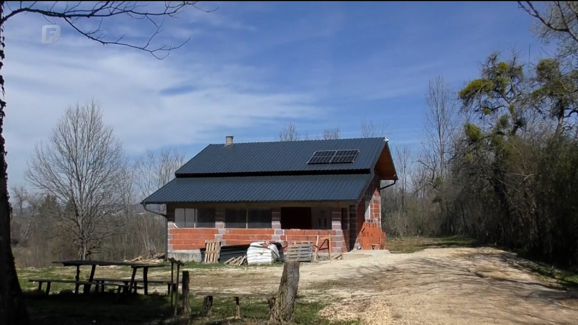 Kljevci - povratničko naselje bez struje, do kuća se dolazi lošim makadamskim putevima